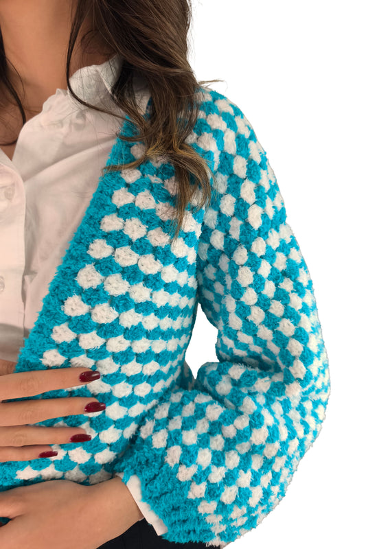 Kare Motifli Mavi Triko Hırka – Crop Kesim El Örgüsü Tasarım