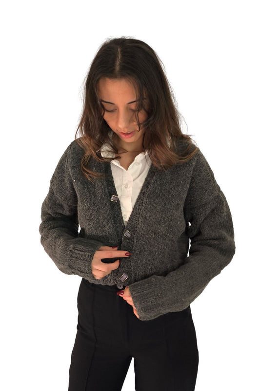 Koyu Gri Crop Triko Hırka – Düğmeli V Yaka Tasarım