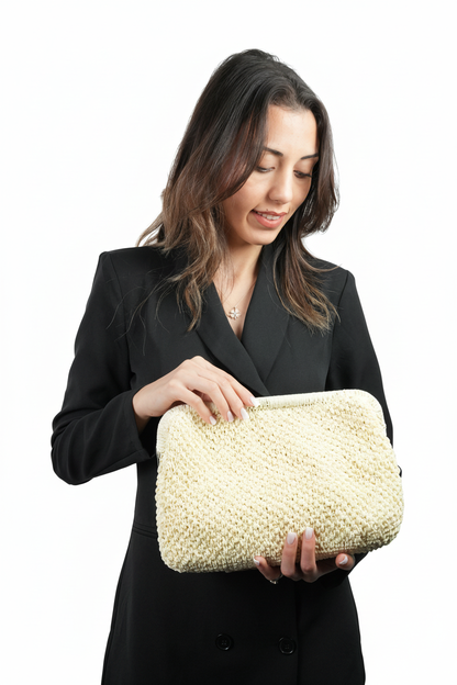 El Yapımı Örgü El ve Makyaj Çantası – Krem Renk Minimal Tasarım