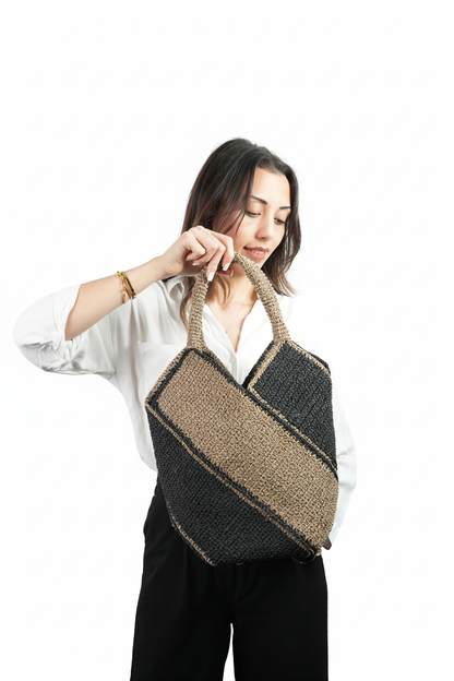 El Yapımı Örgü Tote Çanta | Diyagonal Renk Bloklu Bej & Siyah