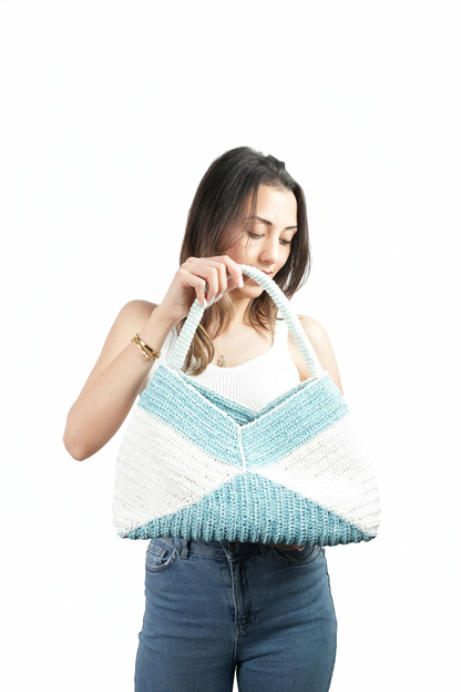 El Yapımı Örgü Omuz Çantası | Mavi & Beyaz Geometrik Tasarım